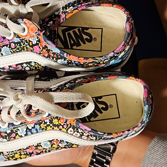 Girls Flower Vans - Picture 2 of 4
